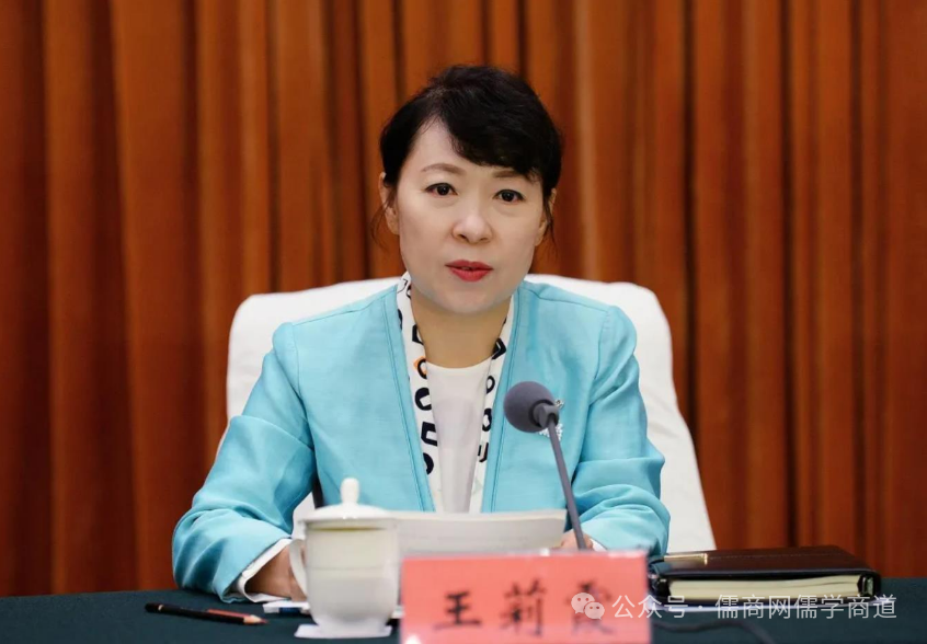 【20250823早报】金正恩泪拥援俄官兵;女老虎王莉霞被查;黄河桥垮塌原因披露;大爷给猴喂白酒夸猴酒量高