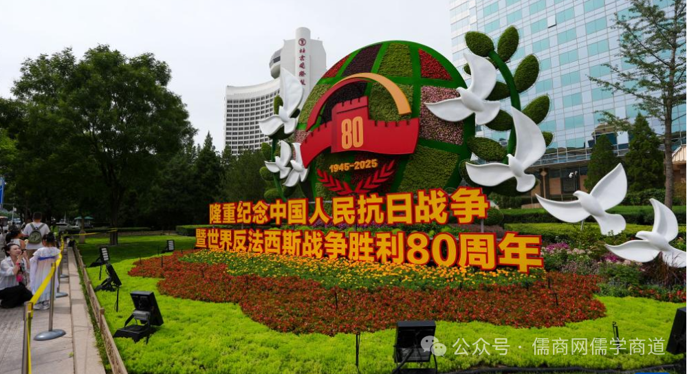 【20250827早报】特朗普吹牌比中国好;吴艳妮填补空白;女生蹦极坠水;保安冲突后脑出血;赏房寻子7男采血验亲