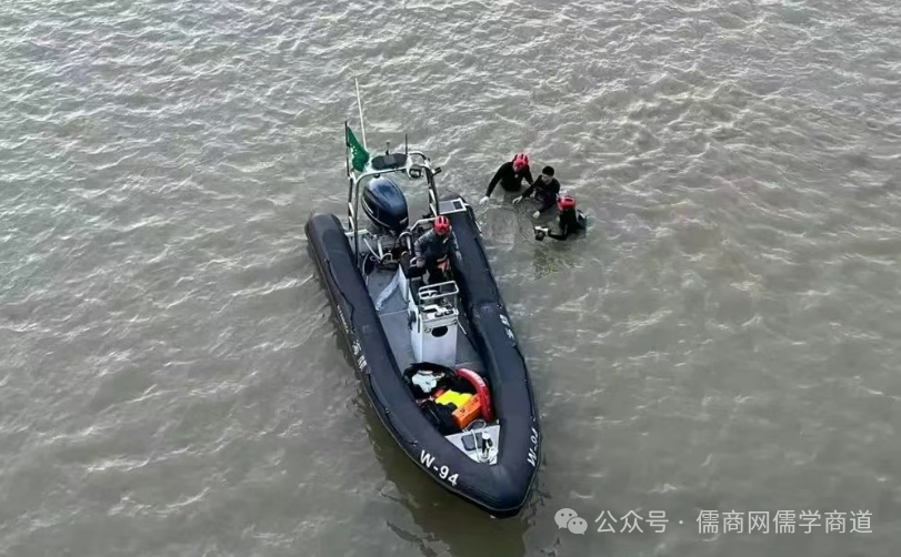 【20250828晚报】我要求菲拖走军舰;黑龙江惊现龙吸水;中国女游客遭韩房东深夜骚扰;AI致16岁少年自杀