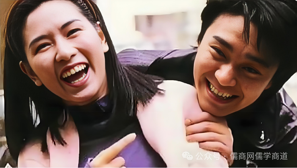 【20250824早报】朝军援俄惨烈!坐滩菲军离饿死不远了?王晶直言周星驰错过婚姻;杨宗纬摔下舞台