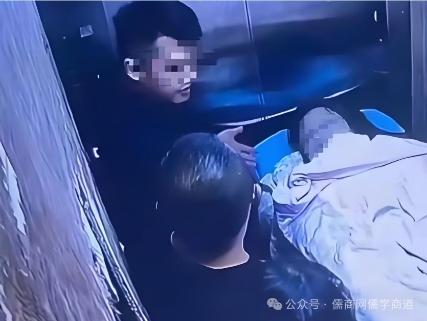 【20250825晚报】A股成交历史第二高;女子疑因家暴去世疑点重重移交异地侦办;“折叠男孩”身体“打开”