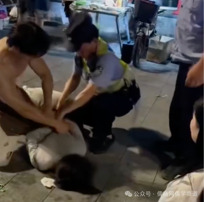 【20250825晚报】A股成交历史第二高;女子疑因家暴去世疑点重重移交异地侦办;“折叠男孩”身体“打开”