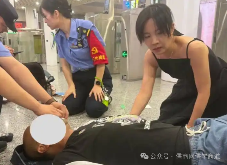 【20250825晚报】A股成交历史第二高;女子疑因家暴去世疑点重重移交异地侦办;“折叠男孩”身体“打开”